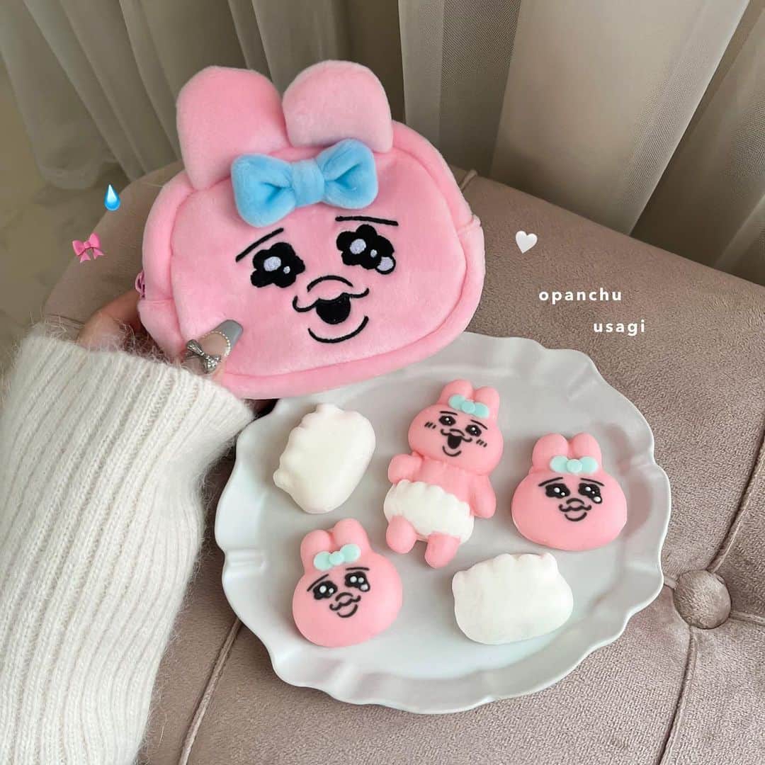 ayaのインスタグラム：「🎀💧💗  おぱんちゅうさぎ展で買った マシュマロがふわっふわで かわいい上に美味しかった🐰🤍  #おぱんちゅうさぎ #おぱんちゅうさぎ展 #マシュマロ」