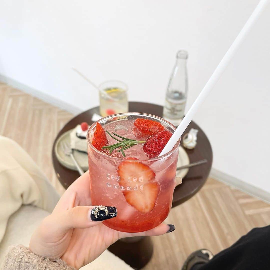 小瀬黎奈のインスタグラム：「Lovely April🍓🫧」
