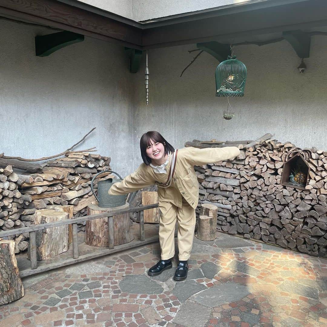 池田レイラさんのインスタグラム写真 - (池田レイラInstagram)「本日は、三鷹の森ジブリ美術館へ10何年ぶりに行ってきました🍂  懐かし過ぎて本当にずっと感激していました…😭😭✨ 楽しみ過ぎて外ではしゃいだシーンのお写真です😂  そして何気に人生初のセットアップデビューDayでした😚」4月1日 21時03分 - kanjukufresh_leyla