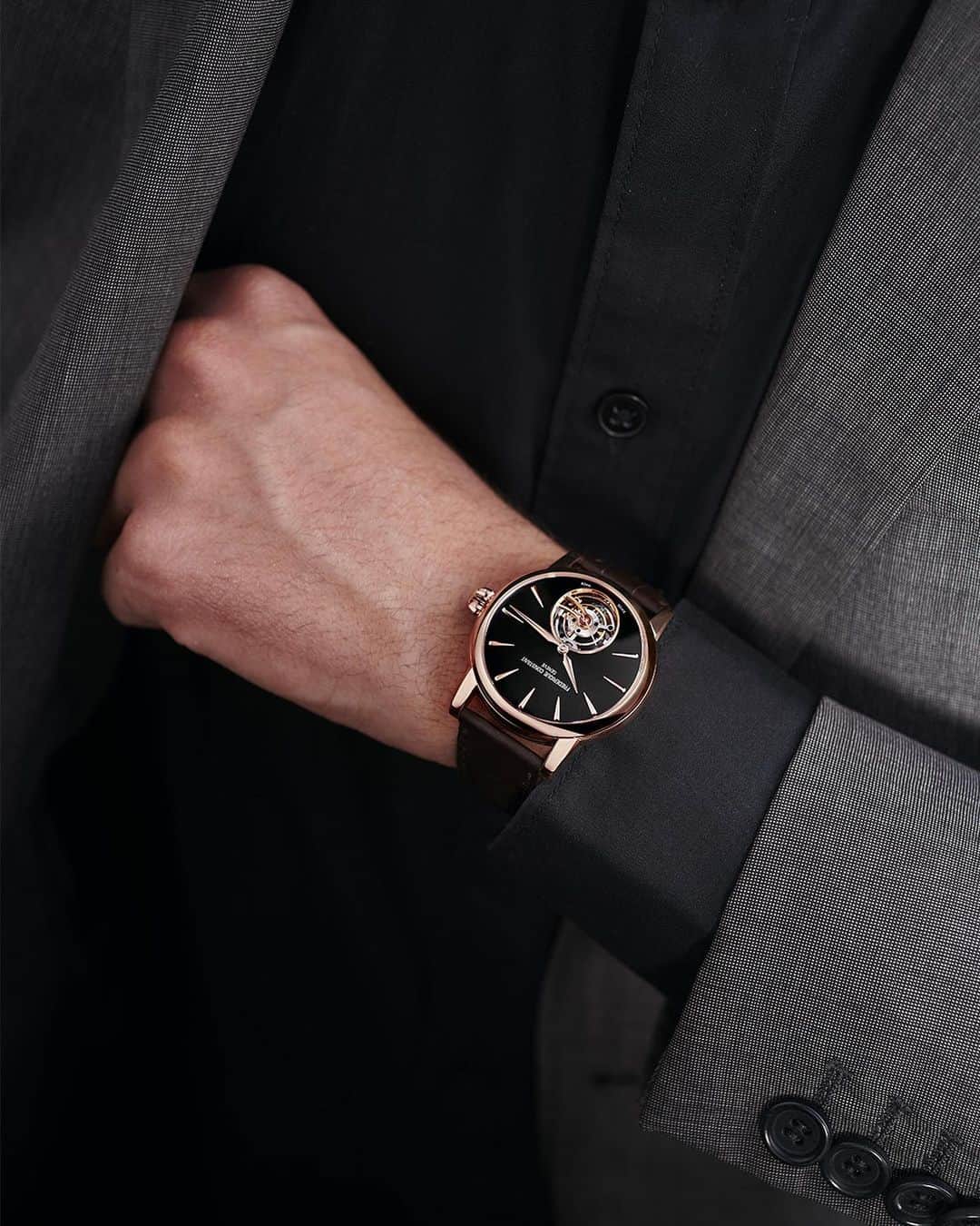 のインスタグラム：「The new Classic Tourbillon Manufacture is synonymous with sobriety and refinement. Discover this limited edition of 150 pieces. Link in bio  #ManufactureCollection #SavoirFaire #Tourbillon #WatchesAndWonders2023」