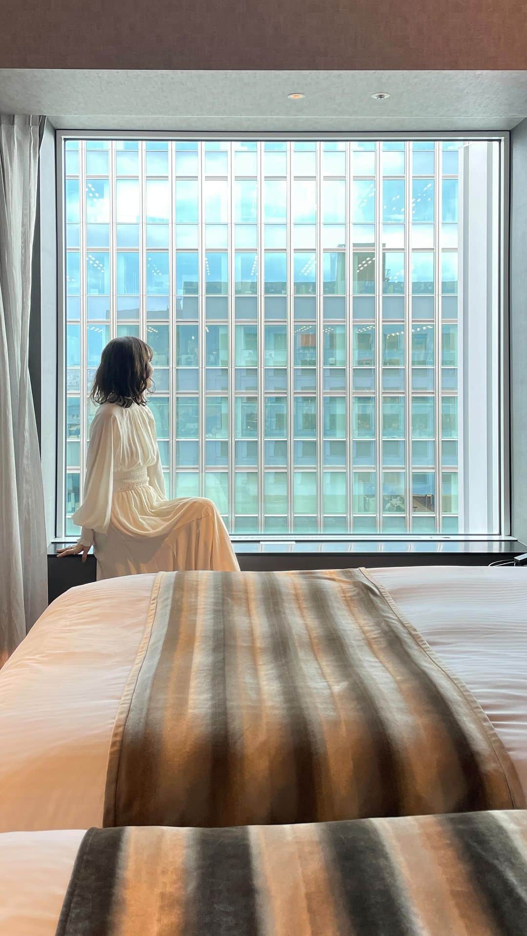 伊藤沙織のインスタグラム：「daytime → night at @mitsuigardenhotels   #三井ガーデンホテル #三井ガーデンホテル日本橋プレミア #mitsuigardenhotel #pr」