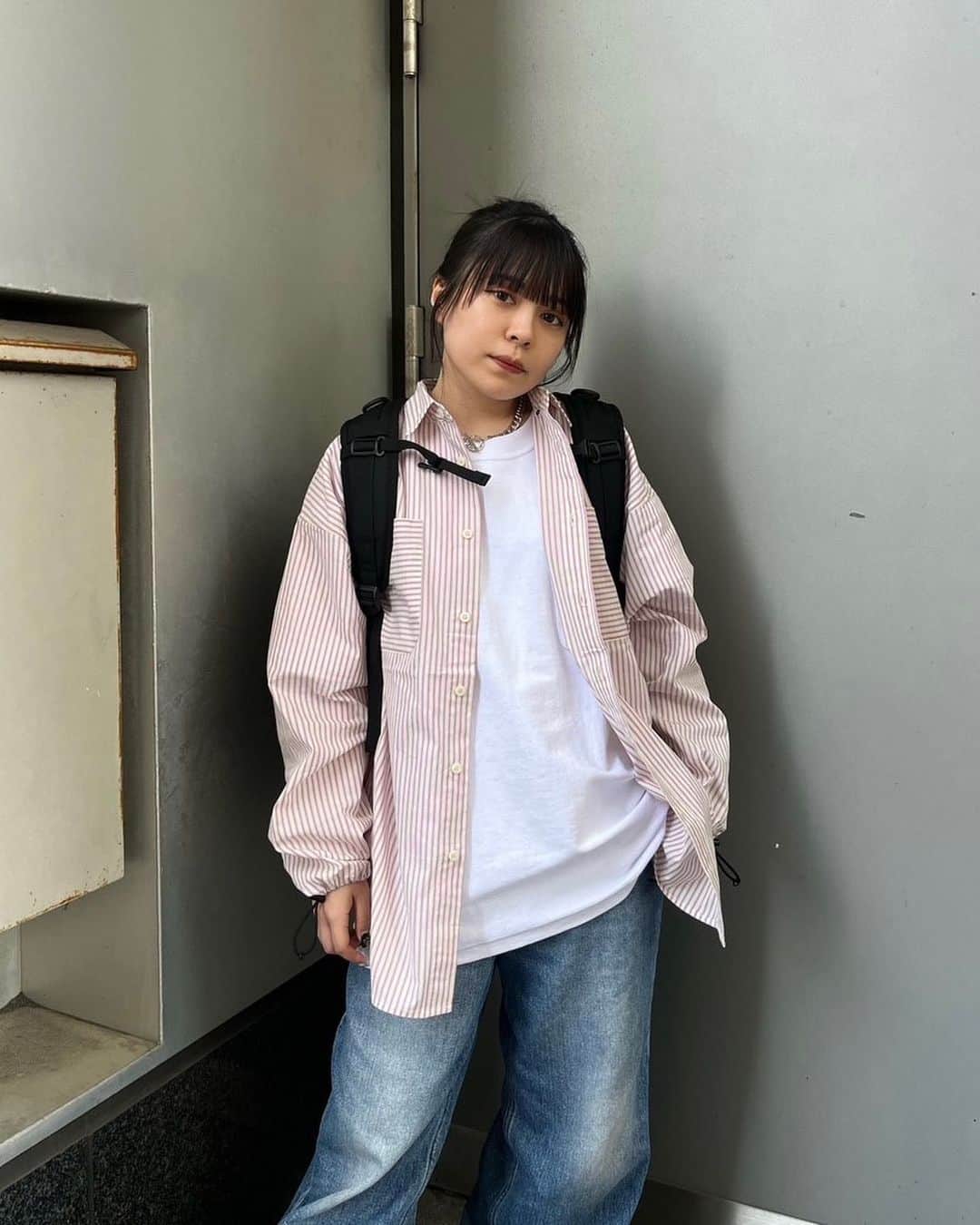 XGIRL_ootdのインスタグラム：「#xgirl_ootd @__wendys2 145cm 　 X-girl HIROSHIMA STAFF 　 ------------------------------------ ▪️SPRIPED HOODED SHIRT ￥13,200(税込) ▪️WIDE TAPERED PANTS ￥13,200(税込) ▪️MILLS LOGO ADVENTURE BACKPACK ￥15,950(税込) ------------------------------------ 　 #xgirl #xgirljp #xgirlus #エックスガール #春コーデ #ストリートコーデ #ストリート系女子 #ストライプシャツ #シャツコーデ #デニムコーデ  #メンズライク #メンズライクコーデ #バックパック #y2kfashion #y2kstyle」