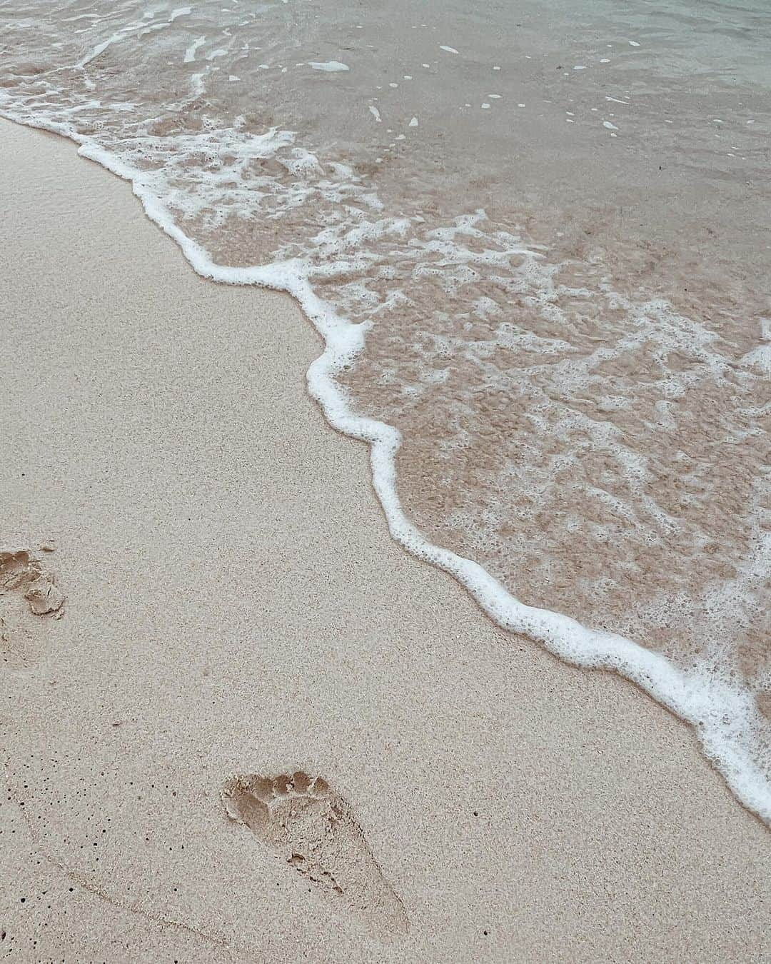 YUIKAのインスタグラム：「ㅤㅤㅤㅤㅤㅤㅤㅤ ㅤㅤㅤㅤㅤㅤㅤㅤㅤㅤㅤㅤㅤㅤㅤㅤ 何度来てもだいすきな宮古島のうみ🐚🤍  #宮古島　#miyakojima」