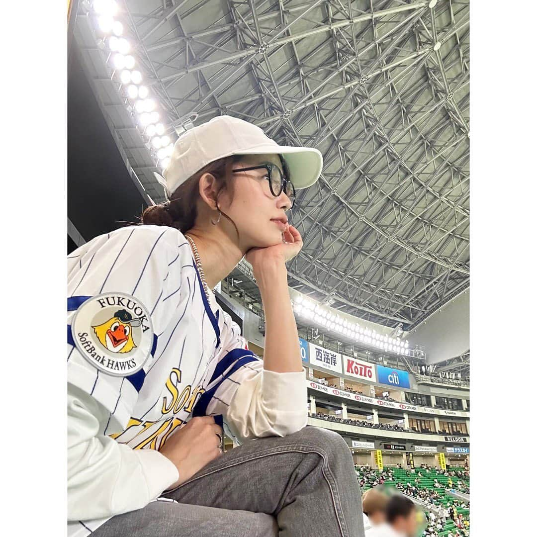 武藤京子さんのインスタグラム写真 - (武藤京子Instagram)「* * 本拠地野球観戦2日目⚾️ * 昨日は内野席 今日は外野席で * 応援団の近くは やっぱり楽しい✨✨✨ * シュールな動画の 新しい応援グッズがお気に入り❤️ * #ソフトバンクホークス #softbankhawks #paypayドーム #外野好き #ユニフォームも昨日と変えてみた」4月1日 21時15分 - kyokomuto0628