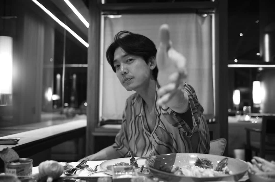チョン・ギョンホのインスタグラム：「⭐️☺️🙏🫰🏻👀」