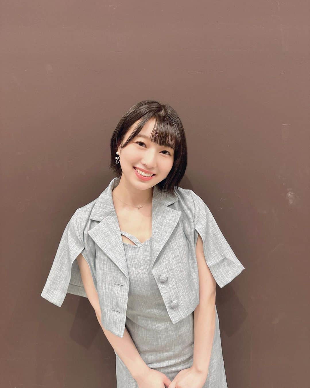 安部若菜のインスタグラム：「今日の装い💐 お渡し会、ありがとうございました！  隙だらけの服装です☺️ どうかな〜？  #dazzlin #春コーデ #春服 #春服コーデ #セットアップ」