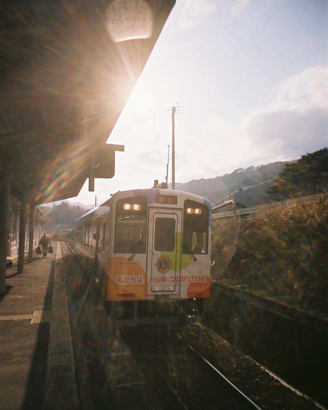 青木りおさんのインスタグラム写真 - (青木りおInstagram)「[ご報告] この度AKB48に所属することになりました！特技は三味線です！核家族で血液型はB型、身長は180cmです！座右の銘は「死ぬこと以外かすり傷」、今血便が出てます！よろしくお願いします！」4月1日 21時28分 - rioaoki.unofficial