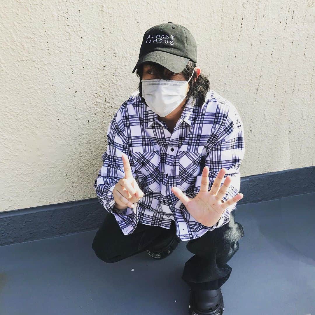 のインスタグラム：「ミイラズは独立6周年！いつも応援ありがとう！！これからもよろしくね！六周年記念グッズの予約もやってます！公式サイトをチェックしてね。着画像はまた後日。では！」