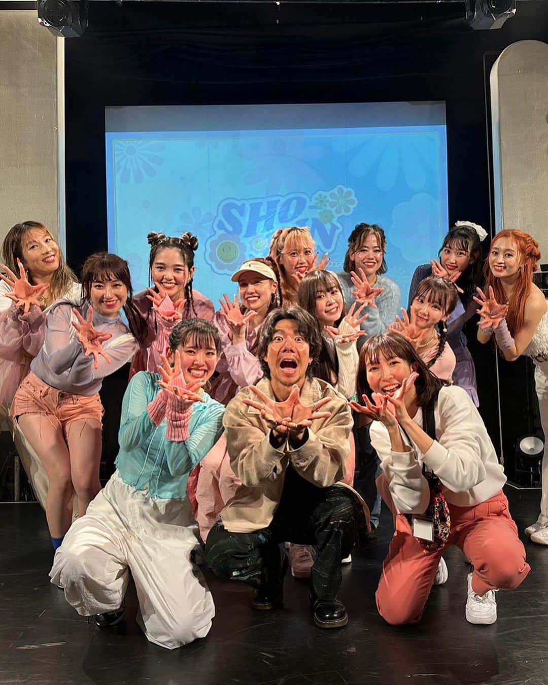 せいあさんのインスタグラム写真 - (せいあInstagram)「SHO-RIN vol.2 "SEIA number" 〜完〜  無事終演しました👏✨️ 改めまして、今回もSHO-RIN vol.2に自分のナンバーを出展出来たこと心から感謝してます🍀✨️ 関係者の皆さん見に来てくれた皆さん本当に有難うございました🙇‍♀️𖤐´- 約半年前にも、出させていただきましたが、前回も今回も皆さんに最高なパフォーマンスをお見せできたと思います🙌🏻❤️‍🔥 SEIA numberの皆には沢山厳しいこと言ってしまったり、辛いこと沢山あったと思うけどその努力があったからこそこの素晴らしい作品を作ることが出来たと思います🫶⋆｡˚✩ 短い期間だったけど最後までこの16人で誰一人かけず頑張れたこととても嬉しく思います‪😿 皆本当に有難う😭皆が1番輝いていたよ✨️✨️ ダイスキ！！🫶‎♡⃛ ̖́-  そして今回Kpopイントラナンバーにも出させて貰いました💖🇰🇷 可愛くて最高すぎるお姉さんたちと一緒に踊れたこと一生の思い出です💭🥺人見知りすぎてリハの時は全く話せなかったけど本番では皆さんと沢山話すことができて嬉しかったです‪ ; ; 本当に有難うございました🫰🏻✨️ダイスキです‎♡⃛ ̖́- そして見てくださってた皆さん沢山の声援も本当に有難うございました‪😭💖  そして今回も誘ってくれた @iri_aichan ちゃん有難うございました🙏🌼*･こうやって今一緒に踊ることが出来てること何だか不思議に感じます‪🥺 こんな素敵な経験をさせていただき本当に有難うございます😭✨️これからも宜しくお願い致します⸜🌷︎⸝‍ダイスキです‎♡⃛ ̖́-  @__reanabieber__ @mai.ka0618 @_rinoha171_ @riosound_0505 @ruuuuu0917 @mica0302 @7o_chika @_ym.s13_ @aiai._.ri @bantn_chihiro @r717_20 @yui_4708tzu @com.kira1013  @kira_.112 @lisa_k.04」4月1日 21時35分 - seia_0819