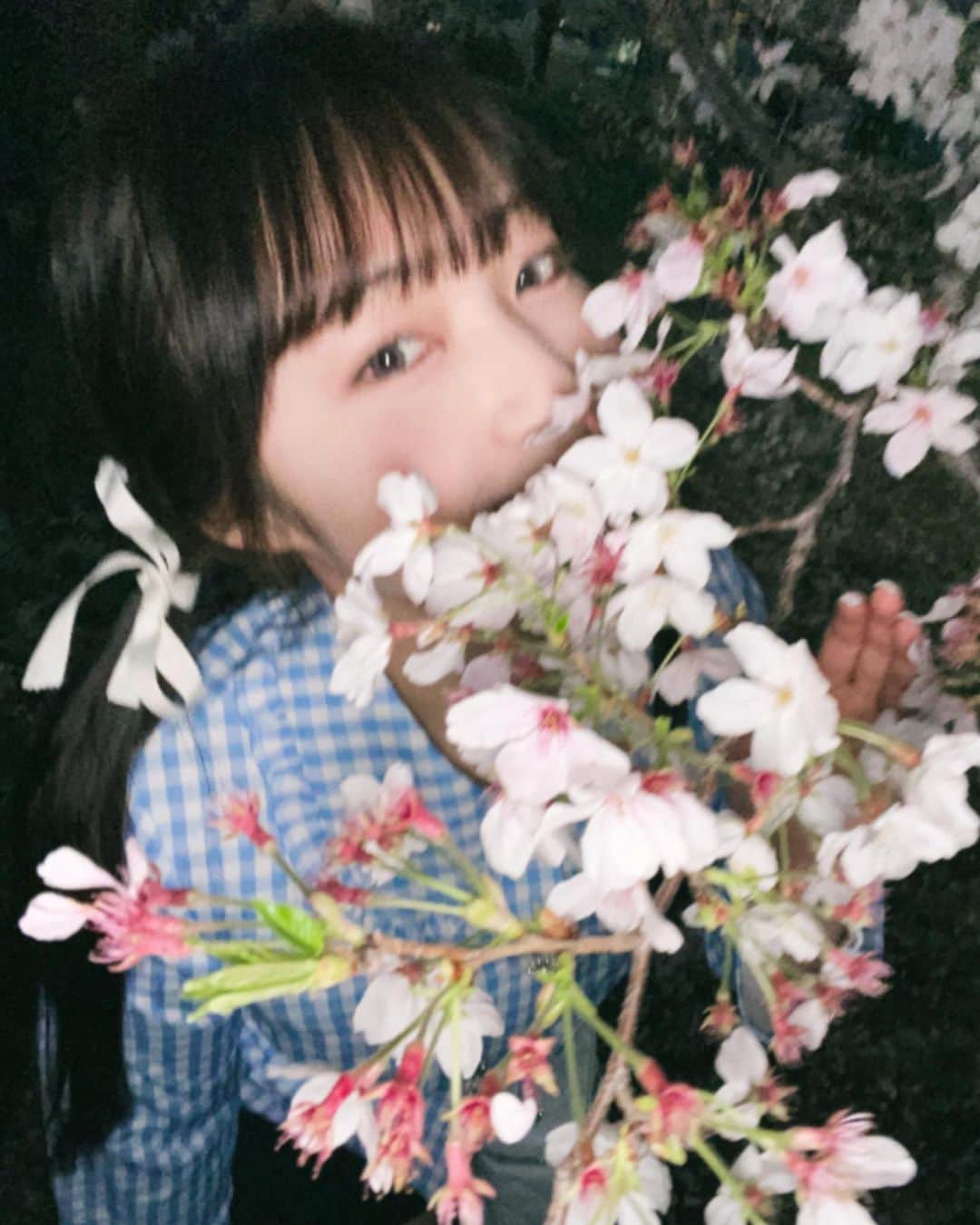 のインスタグラム：「4월 안뇽🩵🫧🪽」