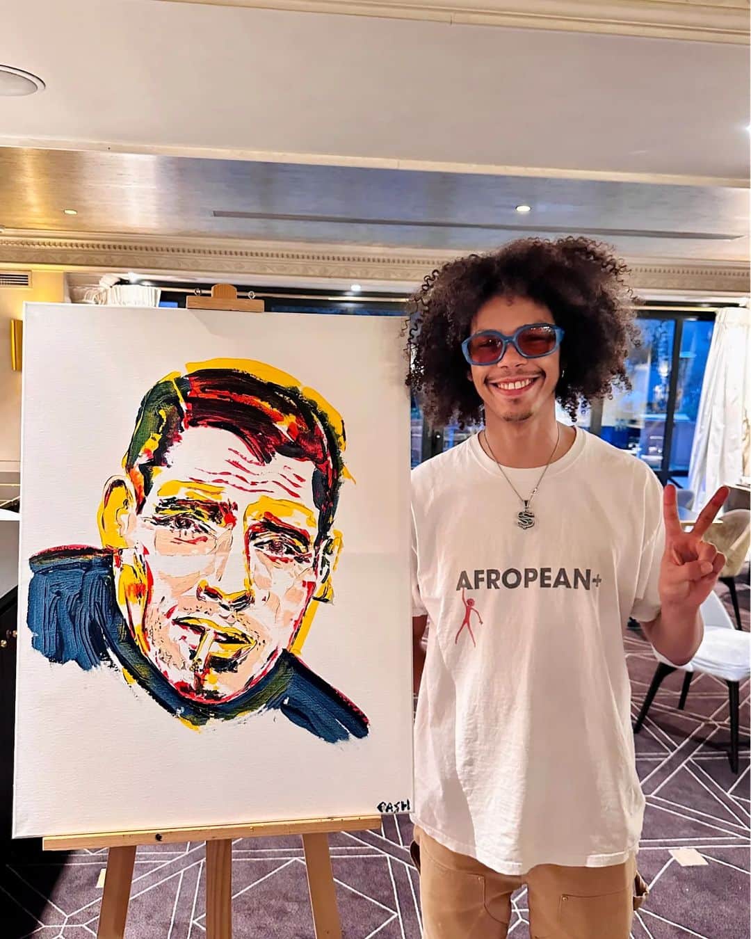 CASH（Carl Anders Sven Hultin）のインスタグラム：「Thank you to everyone who passed by my exhibition ✌🏽🎨💯  I feel blessed, many people came from far... different cities or countries. I was in awe honestly 🙏🏽🥹  It was magical to see all generations mix, from young to old. I'm grateful.  It had been a while since I had made a live painting. What do you think of my @jacquesbrel.officiel ?  I made this one in 45min ✍️🏽🧭  #art #artbycash #portrait #paletknive #jacquesbrel #brel #belgium #barsey #Warwick #paint #painting」