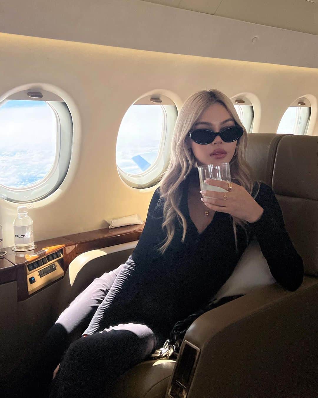 リリーマイマックのインスタグラム：「Hello Melbourne! Excited to be here with @patron for Formula 1! 🏁🏎️🥃」