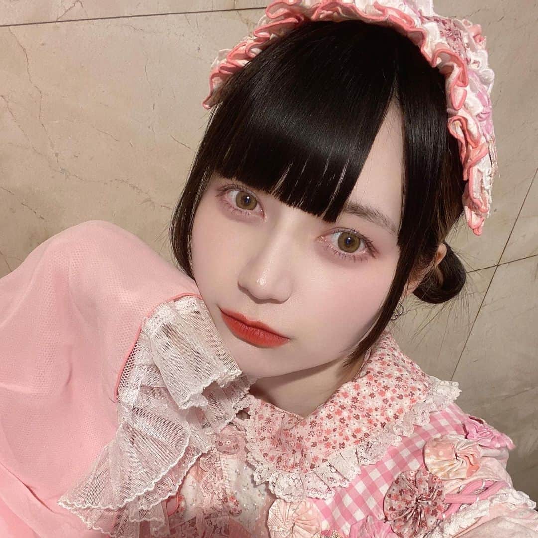 やねのインスタグラム：「ピンク色♡」