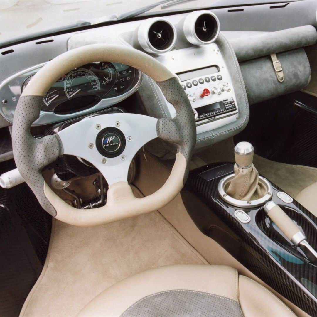 パガーニ・アウトモビリさんのインスタグラム写真 - (パガーニ・アウトモビリInstagram)「Looking toward the future, respecting the past. #ZondaS  A very special car, the first #Zonda made with exposed carbon bodywork.  For many years it was Horacio Pagani's personal car, collecting around 70,000 kilometers.  #Pagani #Pagani25Anniversary」4月1日 22時01分 - paganiautomobili