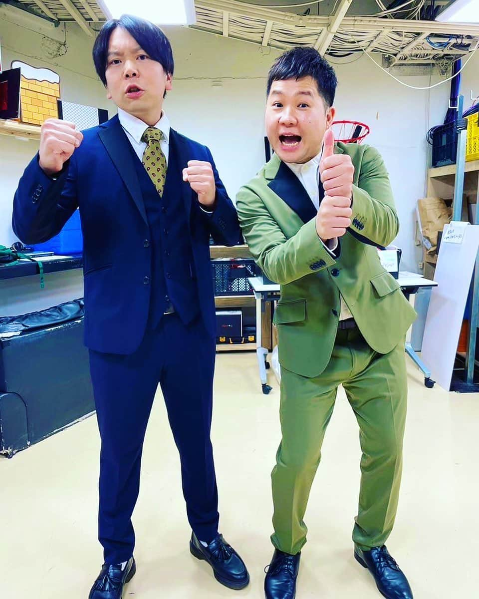 坂田 光さんのインスタグラム写真 - (坂田 光Instagram)「新年度は新衣装から。 最愛すぎて、魂引き締まります。 13年目もサンシャインをよろしくお願い致します！！  #サンシャイン #新年度 #新衣装 #この日の為に半年前から打ち合わせ #最愛すぎる #中のシャツやネクタイで遊んでいきます #いい組み合わせアイデア随時募集です #夢中」4月1日 22時15分 - serorisakata