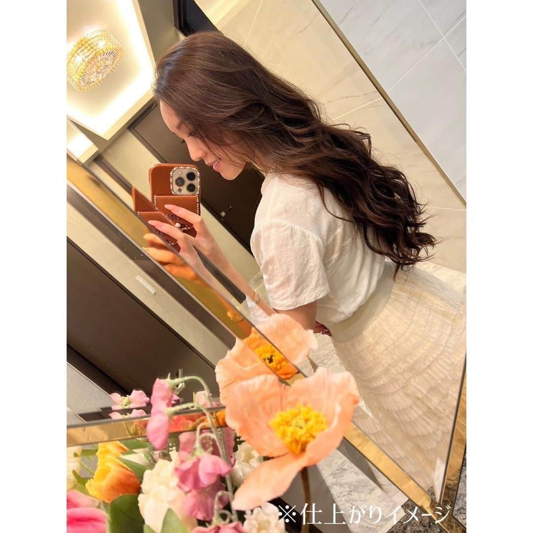 石田安奈さんのインスタグラム写真 - (石田安奈Instagram)「リーゼ泡カラー@liese_official_jp のシフォンブラウンを使ってセルフカラーしました♡  before、after見比べると結構明るくなったけどどうでしょう？😎  最近は暗めが多かったので久しぶりに明るめにしてみたよ💗  子供がいるとなかなか美容院の時間も取れなかったりするのでセルフカラーで泡をもみ込むだけで簡単に綺麗に染って嬉しい🤤❤️ 髪の毛の色を変えるだけでモチベーションが上がります🕊  すごく色も綺麗に出て 久々に明るめカラーになったのでとっても気に入ってます！ 素敵なものに出会ってしまった🤤🤍  私の髪質は細く猫っ毛の癖毛も少しあり。  注意事項⚠️ ①使用上の注意をよく読んで、正しくお使いください ②ヘアカラーでかぶれたことのある方は絶対に使用しないでください。 ③染毛の2日前(48時間前)には毎回必ず皮膚アレルギー試験(パッチテスト)をしてください。  #リーゼ#リーゼ泡カラー #泡カラー#liese泡カラー#シフォンブラウン#セルフカラー#セルフカラーリング#リーゼ泡カラーリアルカタログ#PR #ブラウンカラー#ダークブラウン」4月1日 22時17分 - annaishida_0527