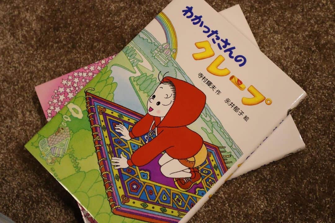 石橋杏奈のインスタグラム：「わかったさん  子どもの頃大好きだった本！ 本屋さんで見つけたので ついつい買ってしまいました  何百回も読んだ記憶があります  シュークリームとかプリンとか シリーズはたくさんあるんですけど 私はクレープばかり読んでました  #わかったさん #クレープ」