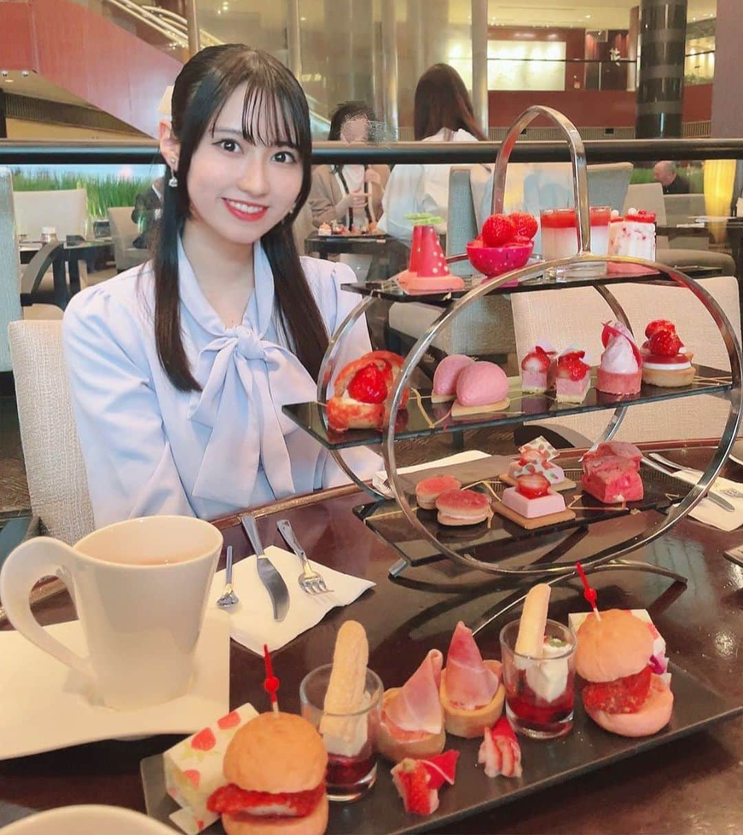 瀬戸ゆなのインスタグラム：「▫️ 大好きないちご🍓のアフタヌーンティー 美味しすぎた🥰🫶 ・ ・」