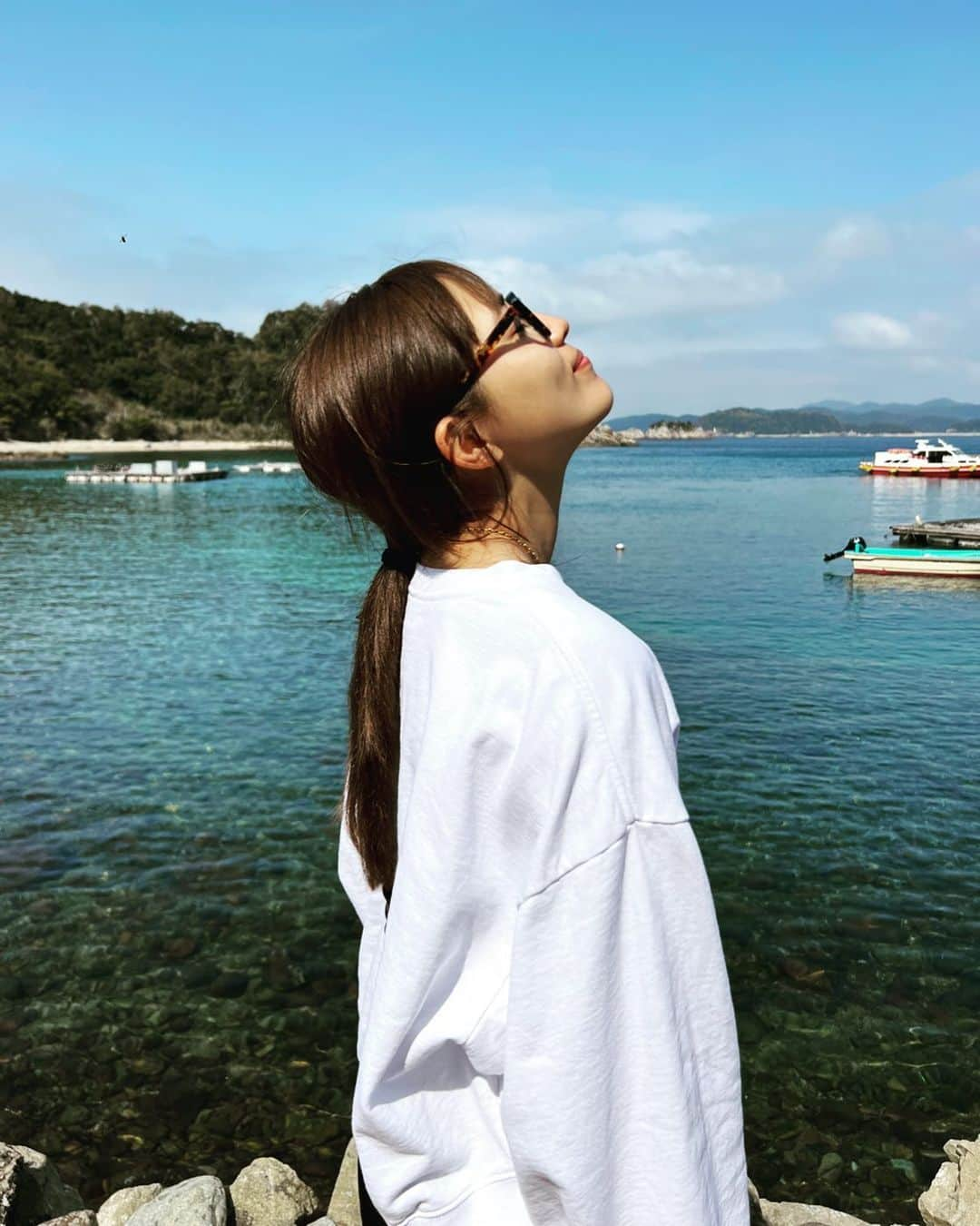 川口春奈のインスタグラム：「4月かー、新生活に新学期。はやいなー。 出会いと別れの時期でもある。楽しいことばっかりじゃないどさ、それも人生ってことで。みんなと一緒に頑張っていけたらなと！ぜんぶ抱きしめてがんばるさ🌸」