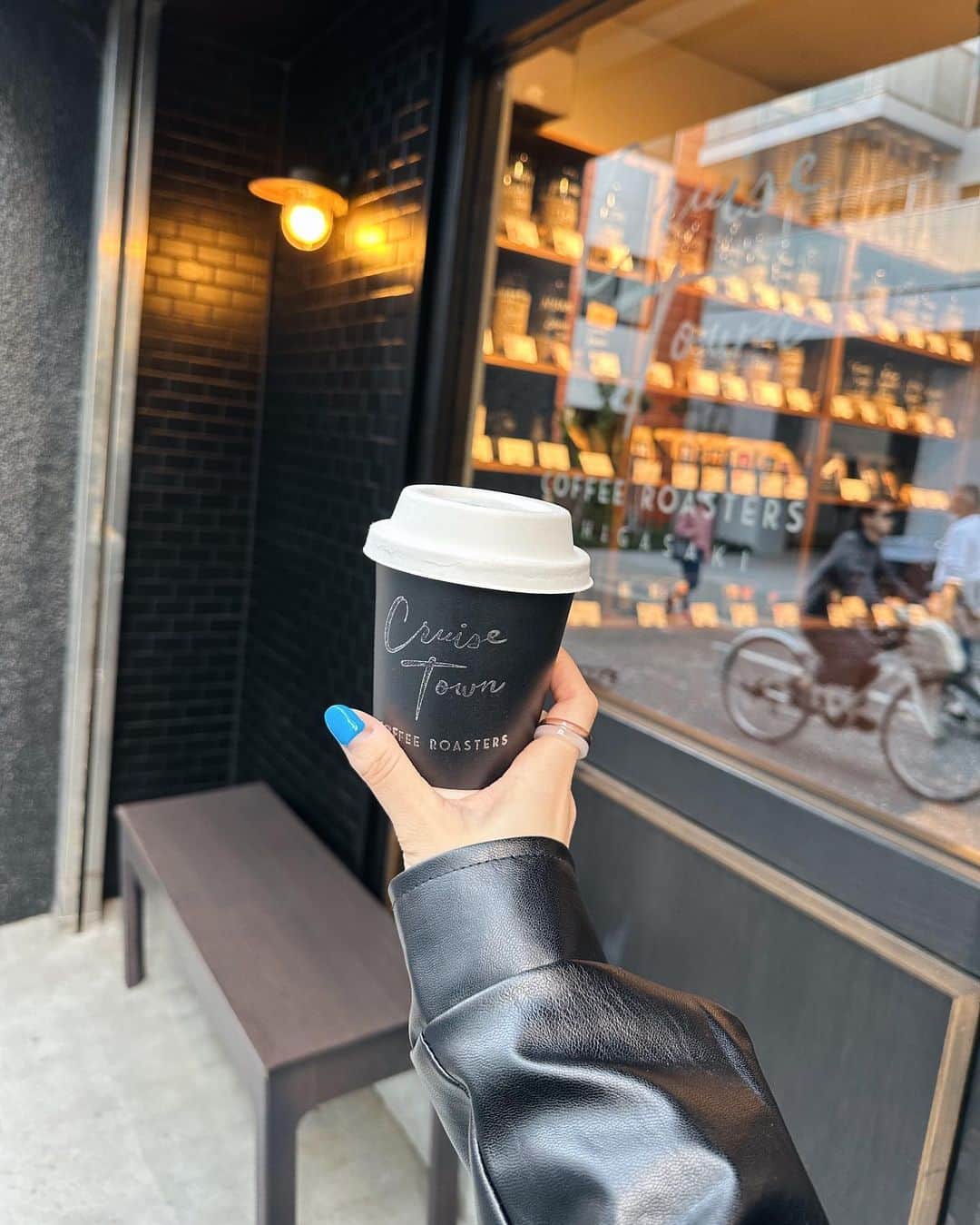 sayocoのインスタグラム：「休日終了のおしらせ☕️😮‍💨  今気づいたけど3枚目の写真よく見たらclose看板出てて、閉まってるのに入ってしまったのかもしれない。。 店員さんごめんなさい😭🌧️  #茅ヶ崎カフェ」