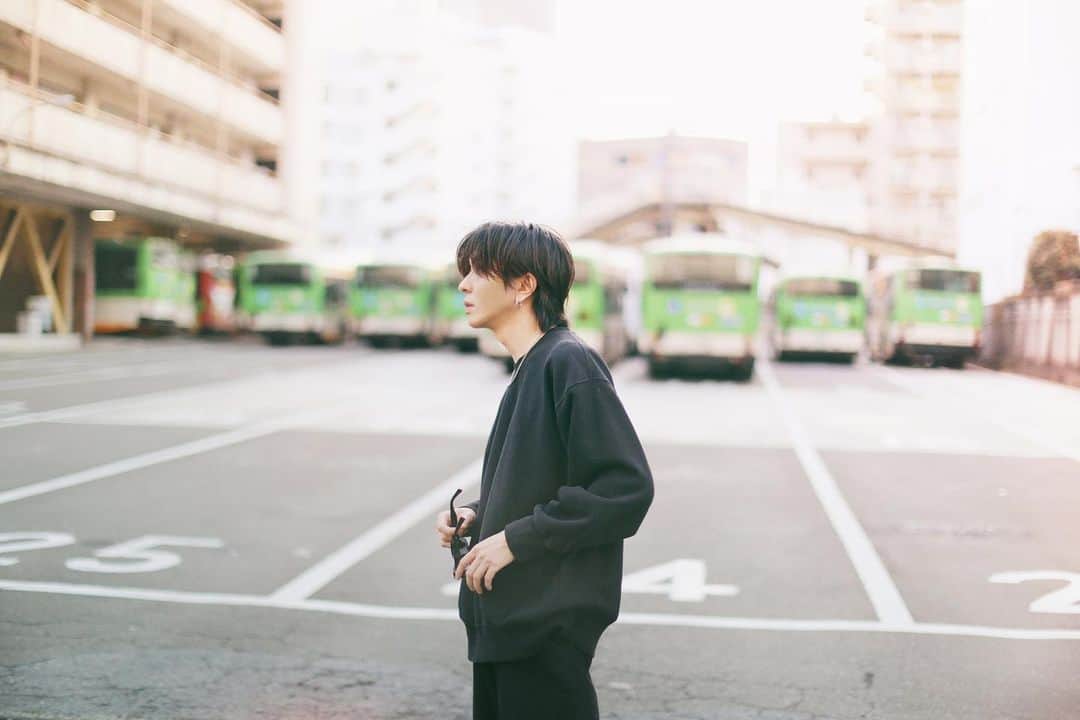 丸山龍星のインスタグラム：「新年度もよろしくお願いいたします🌸  #gu #ladmusician #nike #ambush #nikeambush」