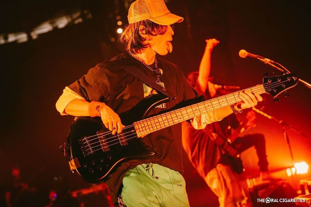 あきらかにあきらのインスタグラム：「新年度初ライブでした！ KNOTFESTありがとうございました！楽しかった！ 📸 @satoshihata87」
