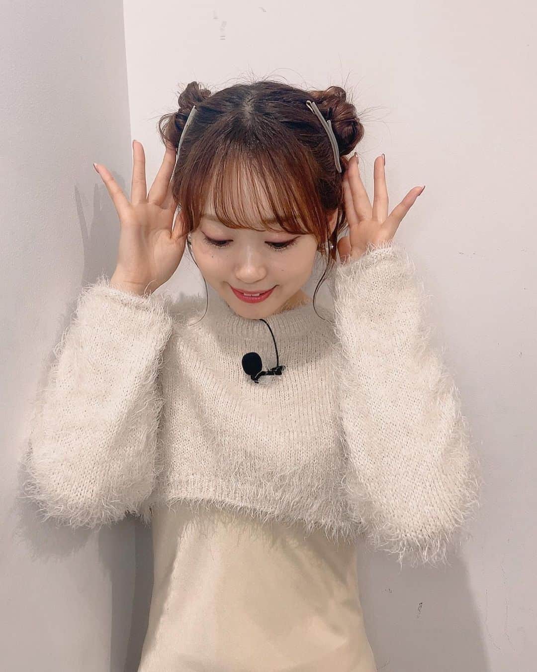 芹澤優のインスタグラム：「🫠  芹澤優がYATTEKURU in 北九州あるあるcity  楽しかった！ 笑いすぎて食べすぎて今お腹が変です。負荷をかけすぎました。笑  夜のお団子ヘア可愛かった♡ お気に入りです！  今日は私服  ニット　@meemselect  ワンピース　@moussyofficial   また呼んでください！ 次は芹澤優がSABAKINIKURU？ かも！笑  MCのお二人ドッペルさんも大きいゆうちゃんも、また絶対遊んでください！！最高でした！！！  さぁて、明日は何食べようかなー🤤  #福岡ってやっぱりずるい #美味しいものありすぎ #やわらかいうどんも食べなきゃ」