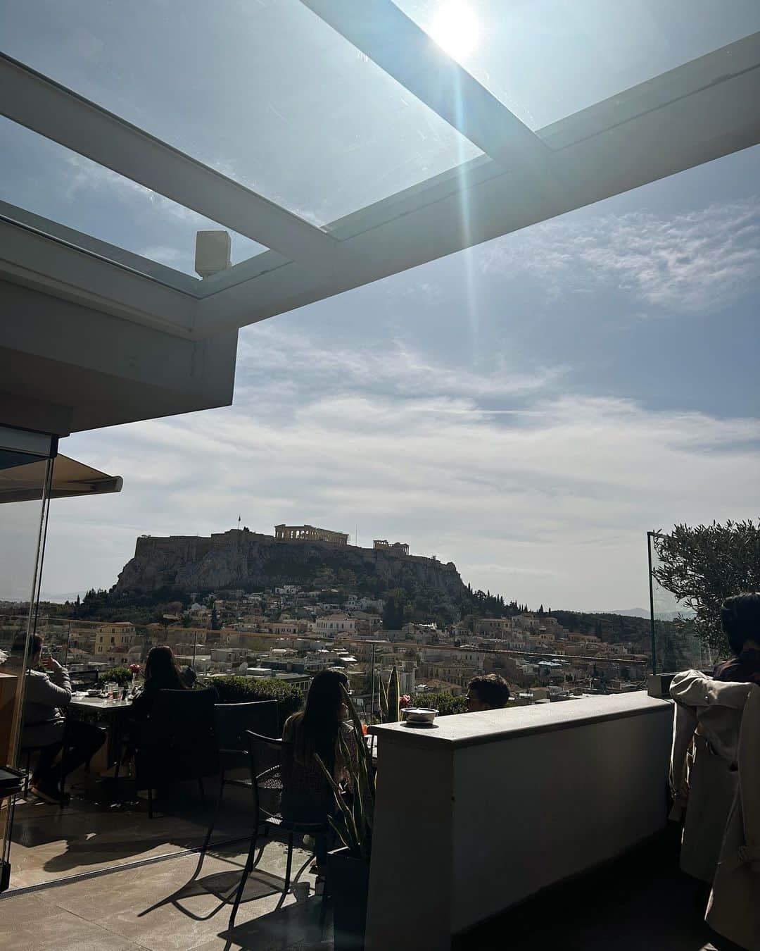 サクラ・キルシュさんのインスタグラム写真 - (サクラ・キルシュInstagram)「first day in greece!! It’s so warm and pretty here so so happy xx ギリシャに来ました！！🇬🇷 とってもいい天気(^з^)-☆」4月1日 22時47分 - sakura_kirsch