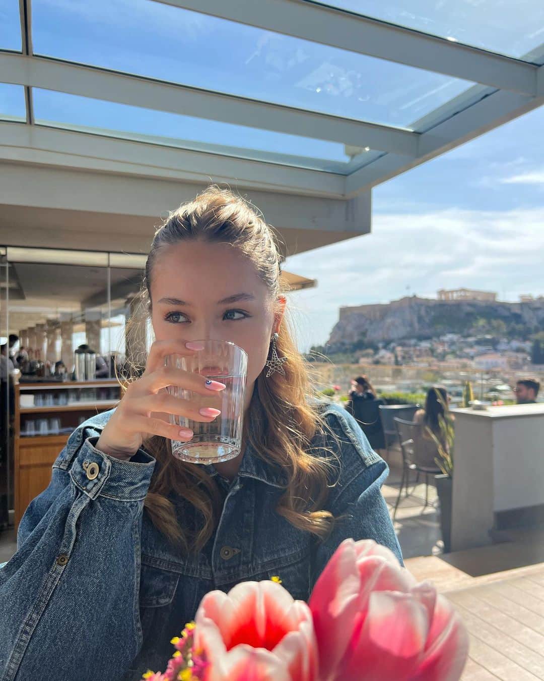 サクラ・キルシュさんのインスタグラム写真 - (サクラ・キルシュInstagram)「first day in greece!! It’s so warm and pretty here so so happy xx ギリシャに来ました！！🇬🇷 とってもいい天気(^з^)-☆」4月1日 22時47分 - sakura_kirsch