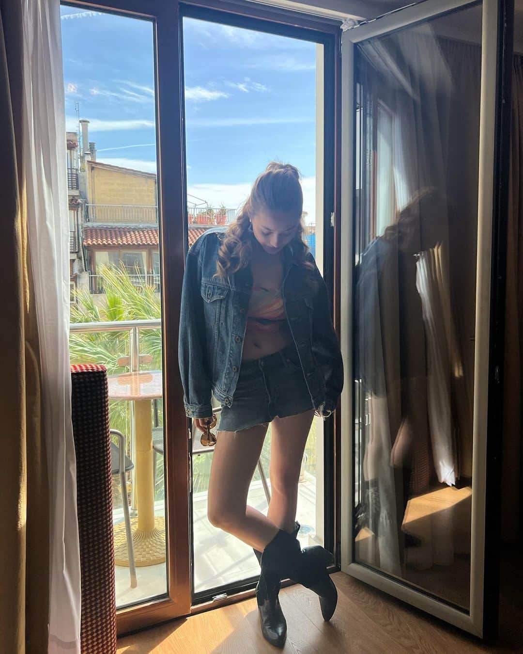 サクラ・キルシュさんのインスタグラム写真 - (サクラ・キルシュInstagram)「first day in greece!! It’s so warm and pretty here so so happy xx ギリシャに来ました！！🇬🇷 とってもいい天気(^з^)-☆」4月1日 22時47分 - sakura_kirsch