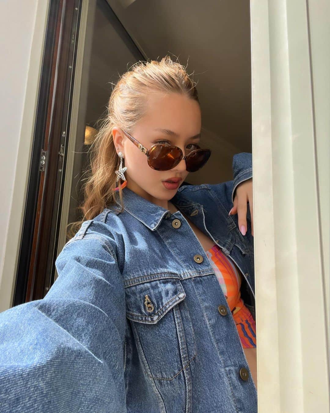 サクラ・キルシュのインスタグラム：「first day in greece!! It’s so warm and pretty here so so happy xx ギリシャに来ました！！🇬🇷 とってもいい天気(^з^)-☆」