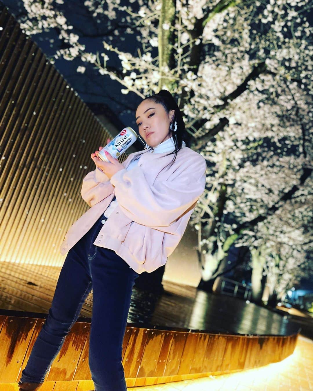 NaNaさんのインスタグラム写真 - (NaNaInstagram)「夜桜おなな🌛🌸🌸🌸 感動してたくさん泣いた日に、お酒を飲んで散歩した💫  📸 @hdk_official   #タコハイ #雨の日は芝生踏むべからず #桜 #夜桜 #夜桜お七 #sakura #japan」4月1日 22時49分 - nana_music