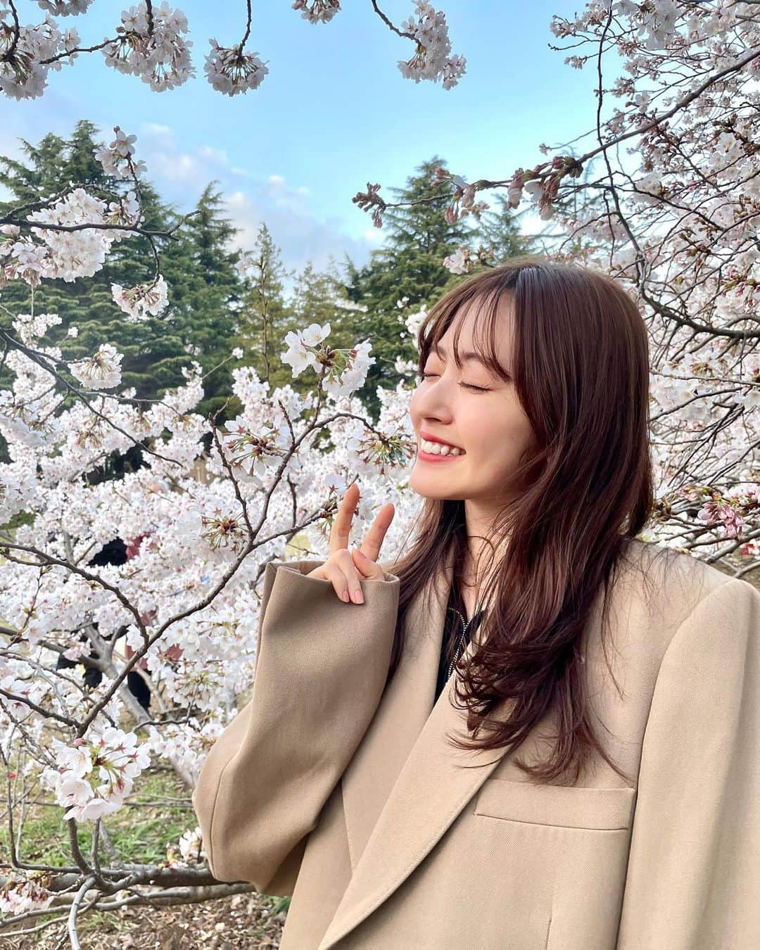 鈴木愛理さんのインスタグラム写真 - (鈴木愛理Instagram)「✴︎ 4月になりましたね☺︎ 今年は桜見れました〜  みなさんの新生活が、楽しい日々になりますように〜✨  #明日は松山春まつり♡  #スズキノシフク」4月1日 22時51分 - airisuzuki_official_uf