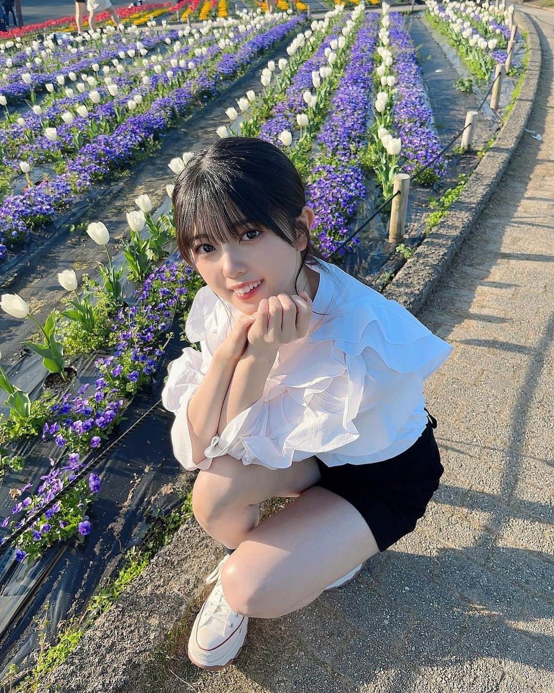 のインスタグラム：「⌇ 𝖠𝗉𝗋𝗂𝗅 ⁡ ⁡ こんにちは4月！ ⁡ お花に囲まれる人生、多幸すぎるな〜💐♡ ⁡ ⁡ #05 #idol #nmb #jk #アイドル #ootd  #春 #お花畑 #春コーデ #snidel」