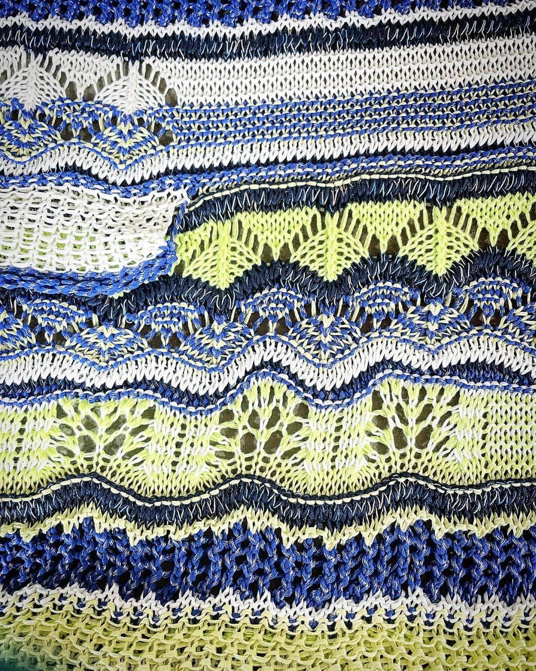 マラミュートのインスタグラム：「crazy knit 23SS BLUE 🧩💎🔵💬 #malamuteiii #knit」