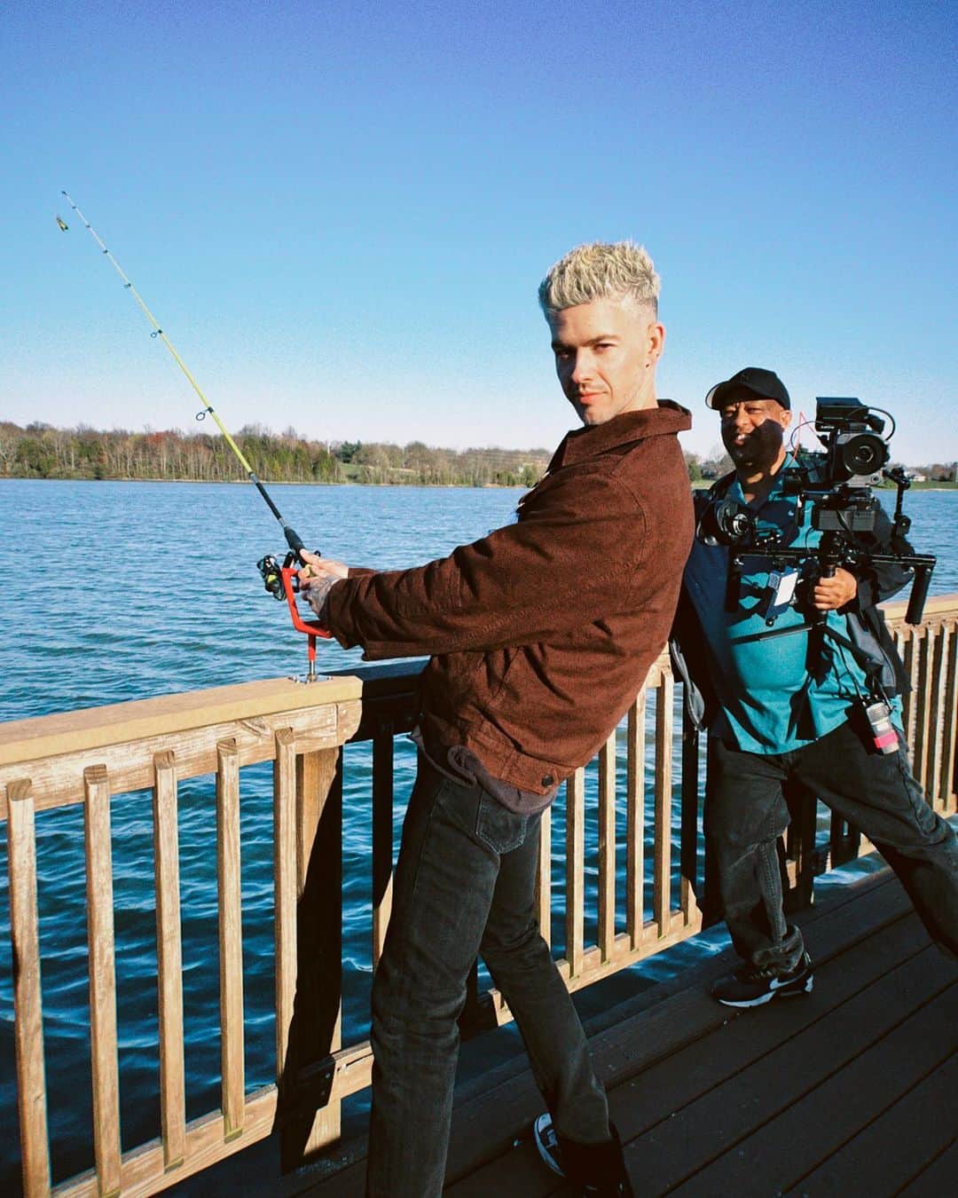 T・ミルズさんのインスタグラム写真 - (T・ミルズInstagram)「sorry i missed your call i was on the other line 🎣」4月1日 23時00分 - travismills