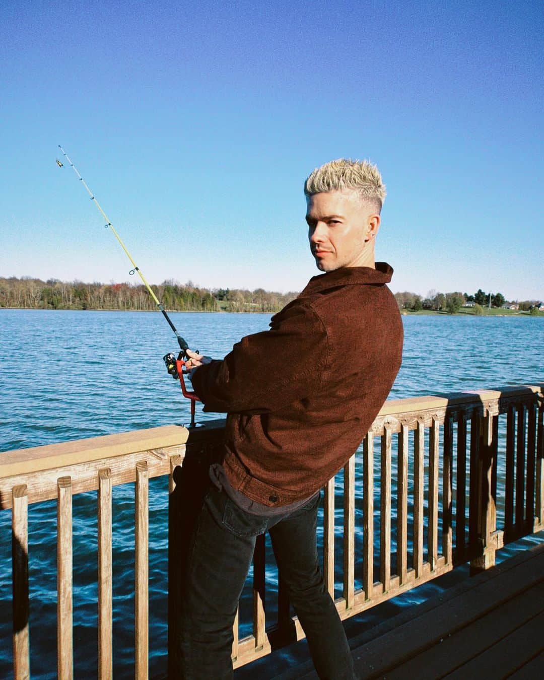 T・ミルズさんのインスタグラム写真 - (T・ミルズInstagram)「sorry i missed your call i was on the other line 🎣」4月1日 23時00分 - travismills