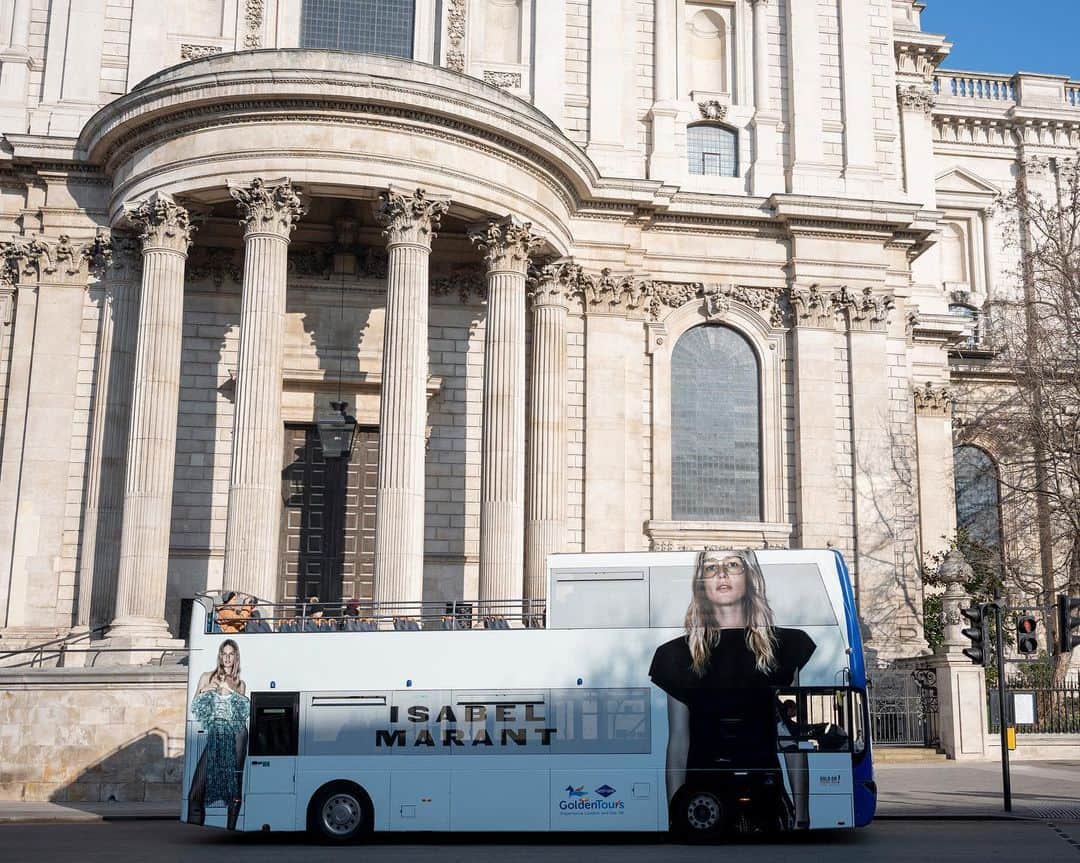 イザベルマランのインスタグラム：「Spotted on an iconic London bus: @annaewers in the #IsabelMarantSS23 campaign.   #IsabelMarant」