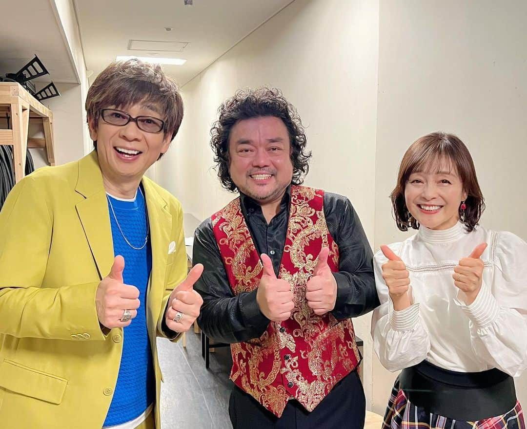 日髙のり子さんのインスタグラム写真 - (日髙のり子Instagram)「🕺 「#パパイヤ鈴木とおやじダンサーズ」25周年記念LIVE🎵楽しかった〜💓💓💓 本日の衣装テーマは “80年代アイドル” でしたが…いかがでしたか？😅笑 ダンサーさんとお送りした「タッチ」⚾️ そして、#バナナフリッターズ やまちゃんと振付のパパイヤ師匠との3人でお送りした「あのね」🍌 どっちも新鮮でした✨✨ ⁡ パパイヤさん、歌って🎤喋って😄ダンスして🕺素晴らしかったです〜👏 あんなに出突っ張りなのに、元気バリバリで大尊敬してしまいました🫡✨ おやじダンサーズの皆さんのパフォーマンスも最高でした🕺🕺🕺🕺 あんなに色々なジャンルのダンスをキビキビと踊られて、もうびっくりです‼️ 凄いなぁ〜😌 やまちゃんもいつもながら、観る人を魅了するパフォーマンスが冴えてました👌✨イェーイ❣️ 私も頑張らないとな☺️ ⁡ みんなで踊るの楽しいですね💃✨ 会場で一緒に踊ってくださった皆さまも、ありがとうございました🎶 ⁡ #パパイヤ鈴木 #山寺宏一 #バナフリ #🕺 #💃 #🍌」4月1日 23時09分 - nonko_hidaka531