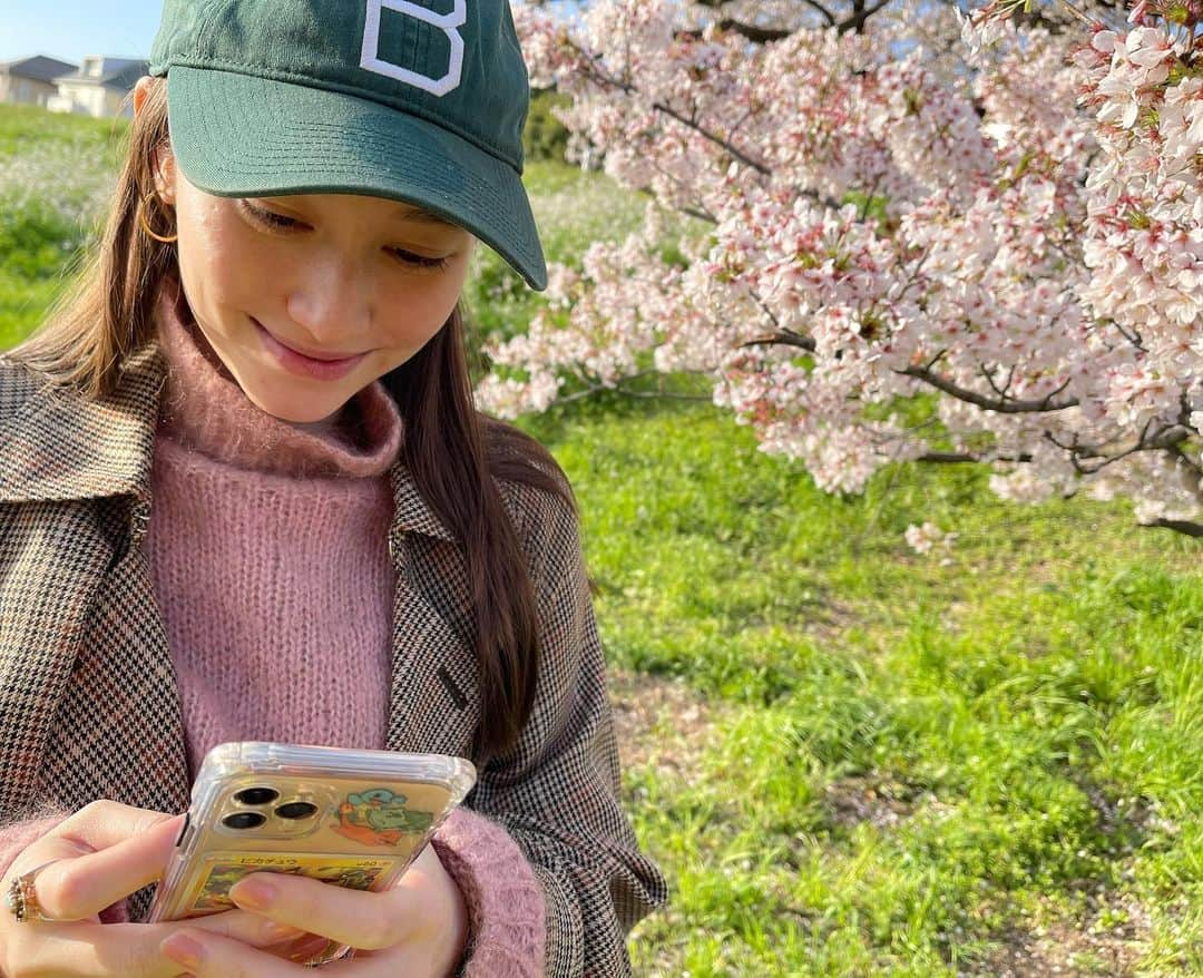 吉野マリアのインスタグラム：「. 花見できてよかた🌸✨ . 投稿久しぶりになっちゃったけど 元気にやってます😙🌱✨ . . #sakura #hanami #さくら #お花見」