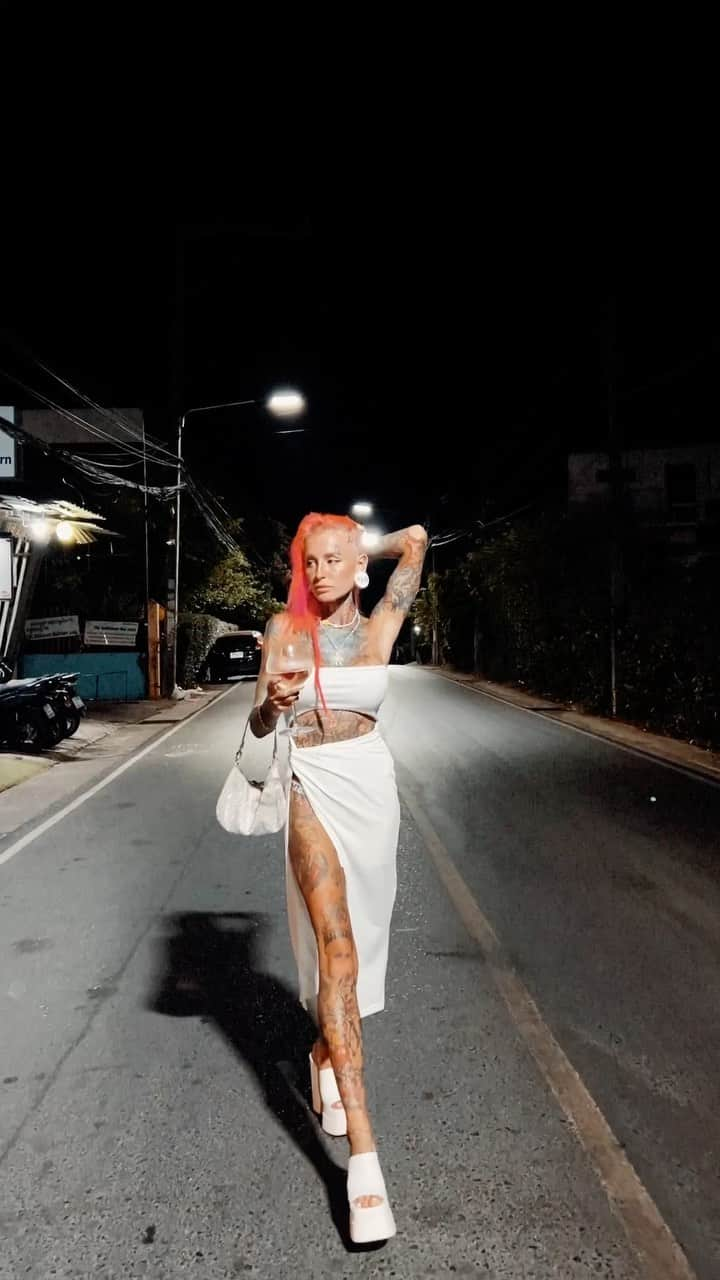 Bantik Boyのインスタグラム：「Wine walking street 🍷 #bantikboy #phuket」