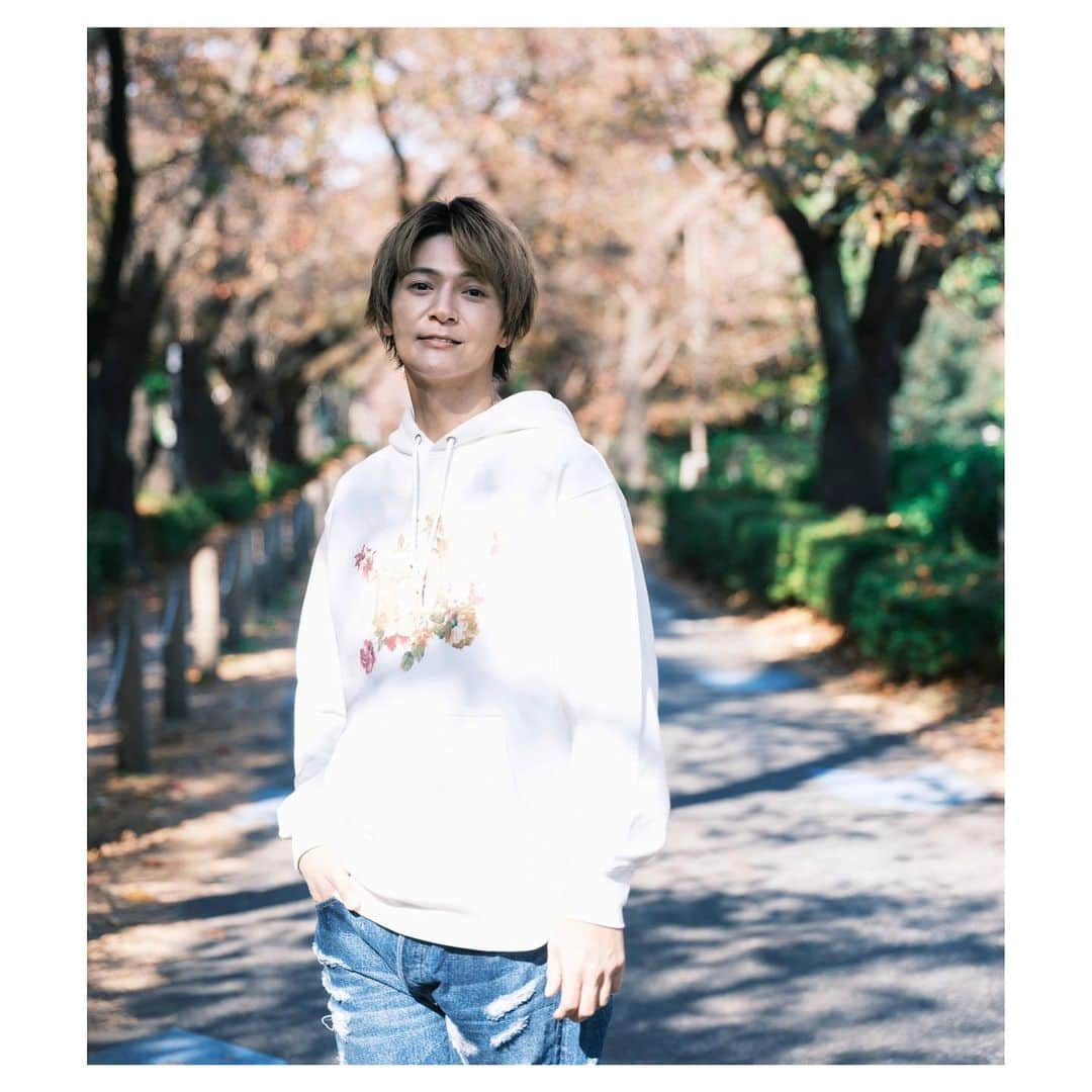 上田堪大のインスタグラム：「#新年度 #始まりましたね  #上田堪大 #2023 #カレンダー #オフショット #4月 #よろしくお願いします」