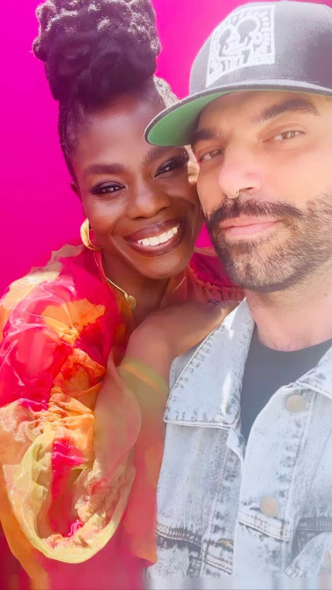 rob scheppyのインスタグラム：「Thank you @danessa_myricks for the love YOU share with all of us, for the support, and bringing us all together 💜💗 #spreadlove #allaboutthelove #danessamyricks #danessamyricksbeauty #yummyskin #colorfix」