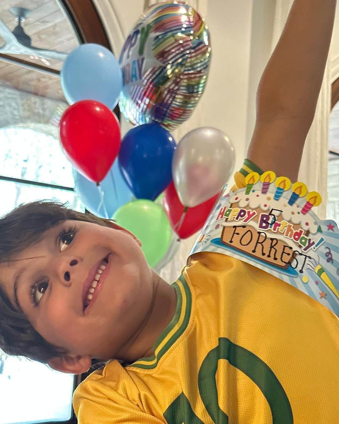 Jessie Jamesさんのインスタグラム写真 - (Jessie JamesInstagram)「Our baby boy and little entertainer Forrest turned 5 yesterday🎉🎂🎈 It was a fun day filled with cinnamon rolls breakfast, cupcakes with friends in his class, opening presents, baseball games with cake and teammates, Chick-fil-A dinner ( all Forrest requests) to late night snuggles in bed.  Thank you God for our sunshine! He lights up our lives and is going to do big things one day☀️☀️☀️」4月1日 23時30分 - jessiejamesdecker