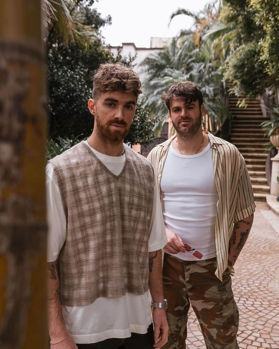 The Chainsmokersさんのインスタグラム写真 - (The ChainsmokersInstagram)「we took new press photos. 1 or 2?」4月2日 10時22分 - thechainsmokers
