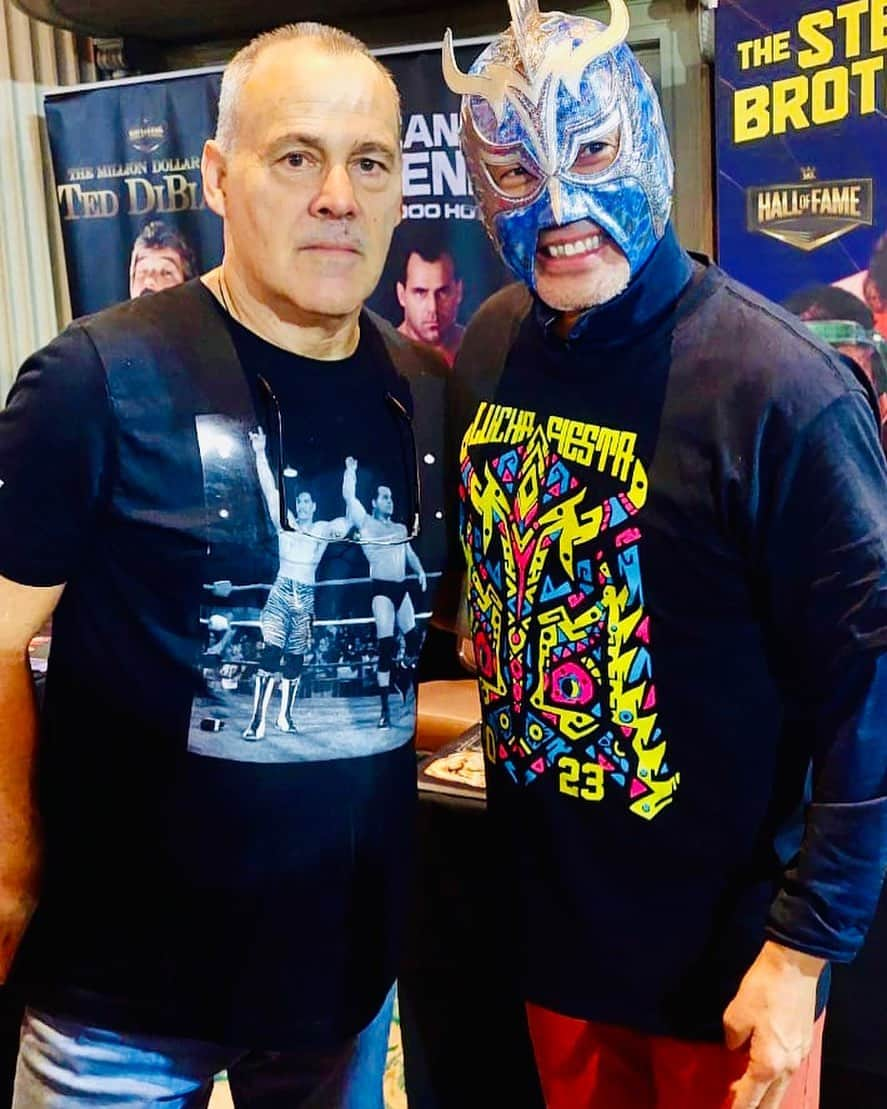 ウルティモ・ドラゴンさんのインスタグラム写真 - (ウルティモ・ドラゴンInstagram)「Otro reencuentro con mi rival más fuerte en WCW! Un gran gusto volver a verte. Estoy listo para luchar contigo una vez más antes de retirarme 🤲  @theonlydeanmalenko  @dragongate_pro  @toru.kido  @ud_tiendaoficial  #wcw #wcwmondaynitro  #wcwcruserweightchampion  #wcwstarcade  #deanmalenko  #puroresu  #luchalibre  #覆面レスラー @officialwrestlecon #wcwstarrcade1996 #wcwcruiserweightchampionship」4月2日 10時25分 - ultimodragon_oficial