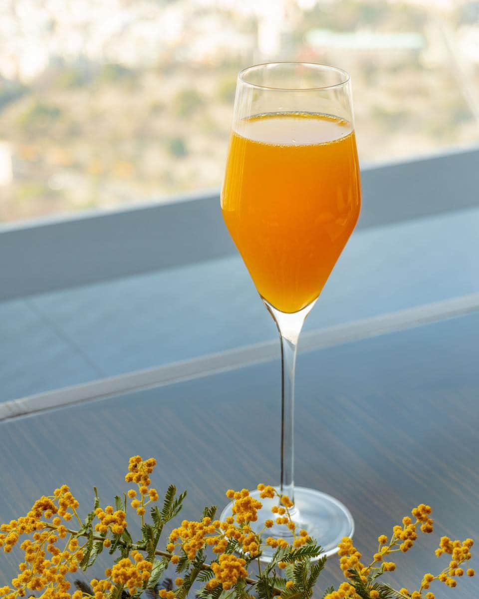 The Ritz-Carlton, Tokyoのインスタグラム：「おはようございます。フレッシュオレンジジュースを使ったミモザと共に贅沢な朝をクラブラウンジでお過ごしください。  Good morning from The Club Lounge. Sip our mimosa using fresh orange juice to start your perfect day! #RitzCarltonTokyo #RCMemories」