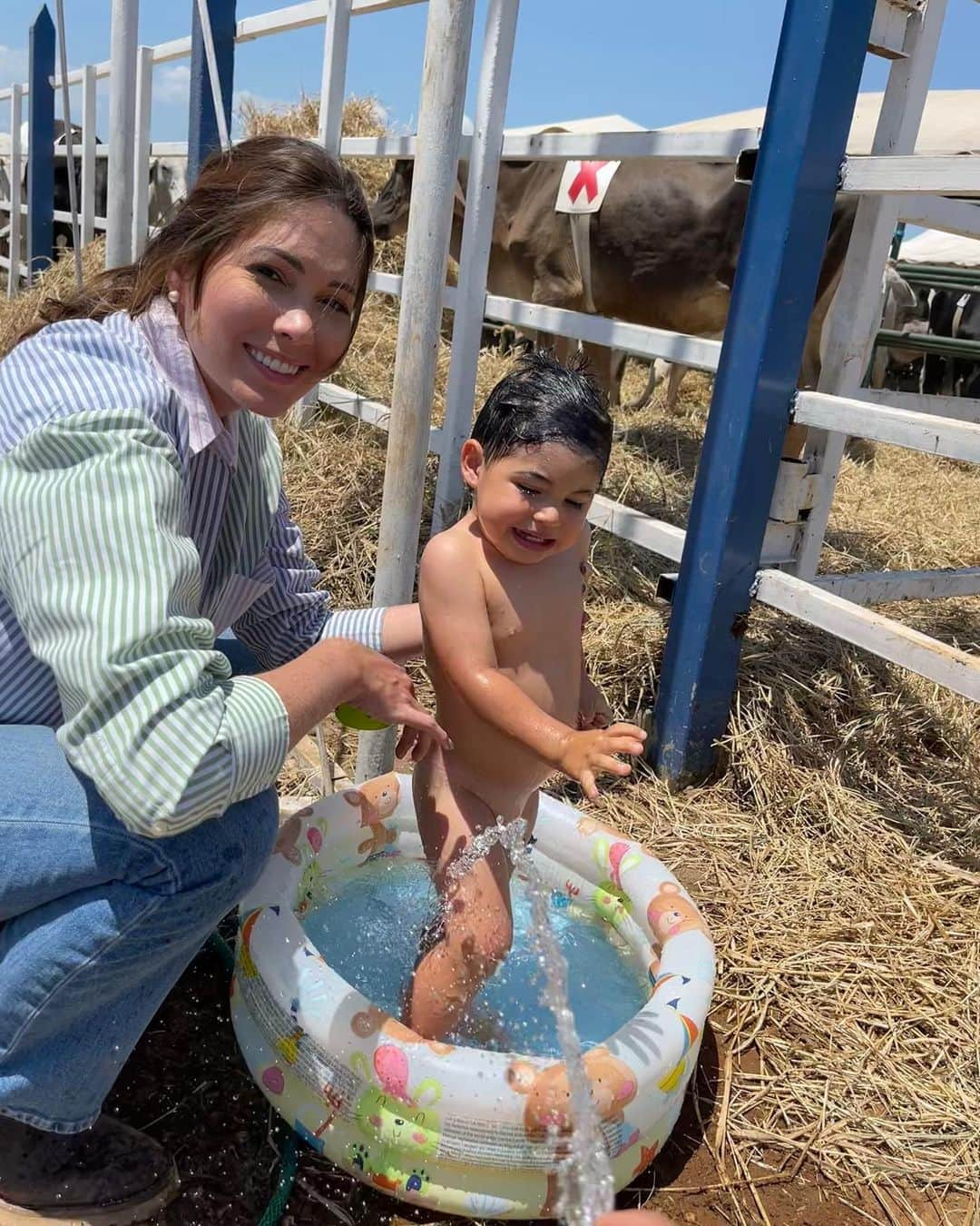 María Gabriela Isler Moralesさんのインスタグラム写真 - (María Gabriela Isler MoralesInstagram)「Hoy cumple 18 meses lo más amado de mi corazón 🤍, quién llegó a ponerle adrenalina a mi vida y sonrisas a todas mis mañanas 😍.   Siguen pasando los días y el enamoramiento sigue creciendo 🫠 inexplicable pero cierto.   En este año y medio puedo decirles que me he relajado nivel foto número 2… Y él, es todo un aventurero, se adapta a cualquier circunstancia ✨👏🏼 siempre que se sienta seguro y estemos juntos.   Gracias Diosito por esta bendición 🙏🏼 tan grande.」4月2日 9時18分 - gabrielaisler