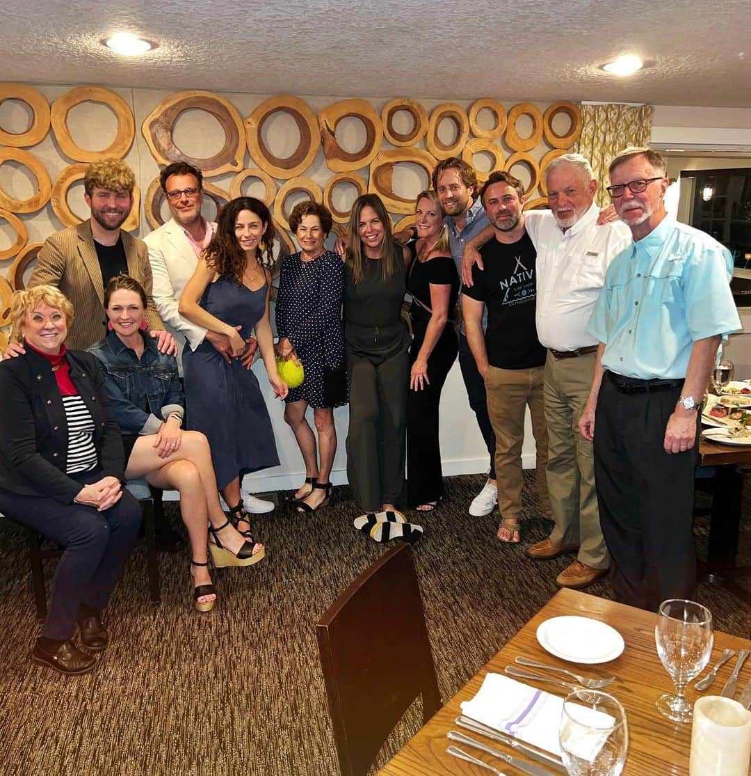 ティモウェイランドのインスタグラム：「🎉 SURPRISE! Milestone 40th Birthday Supper @_marker32 for our Brookey @brookesafford 🎂🥂 @mcharden @scharden12 @erinlewis1219 @episcopalschooljax rolling deep 4 life 😍」