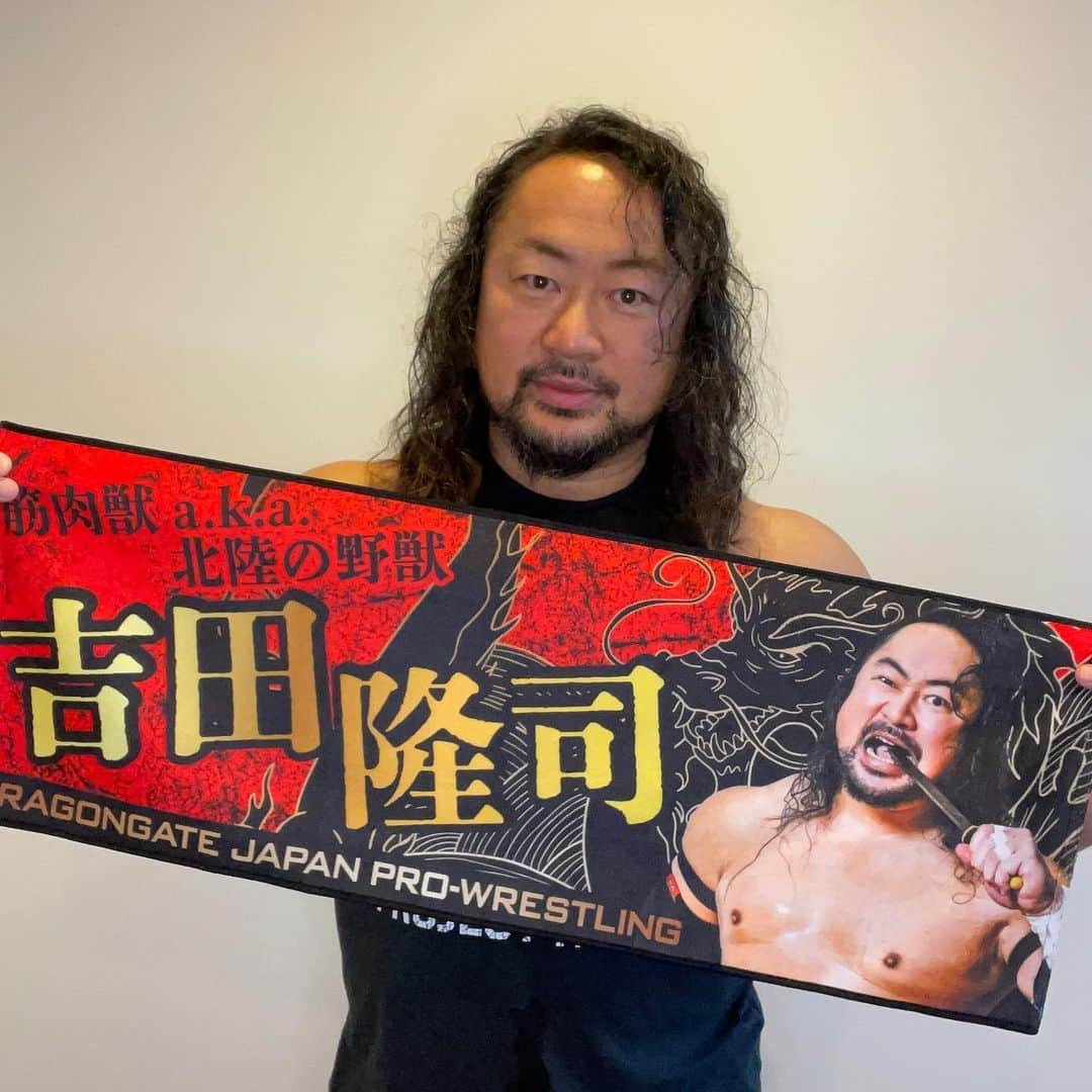 吉田隆司のインスタグラム：「だーよしタオルでたかしを応援するのだ📣 シャラップ✋ #dragongate #prowrestling #ドラゴンゲート #プロレス #金沢 #北陸の野獣 #応援タオル #吉田隆司」